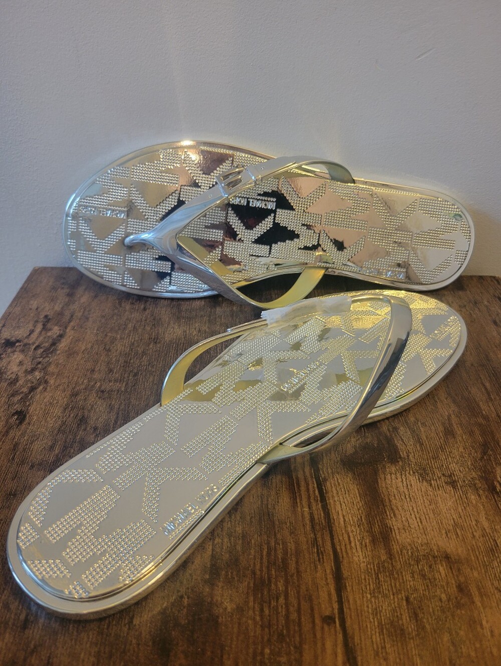 NWB Michael Kors Emory Flip Flop Sandals - Silver - Size 8M (38)